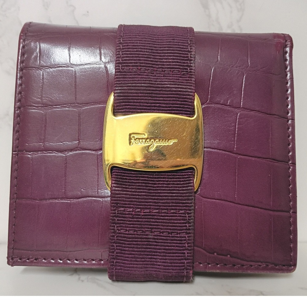 SALVATORE FERRAGAMO Vintage Vara Plum Croc-Embossed Leather Wallet - EUC